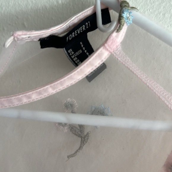 Forever 21 sheer floral cropped shirt size small - Picture 2 of 3